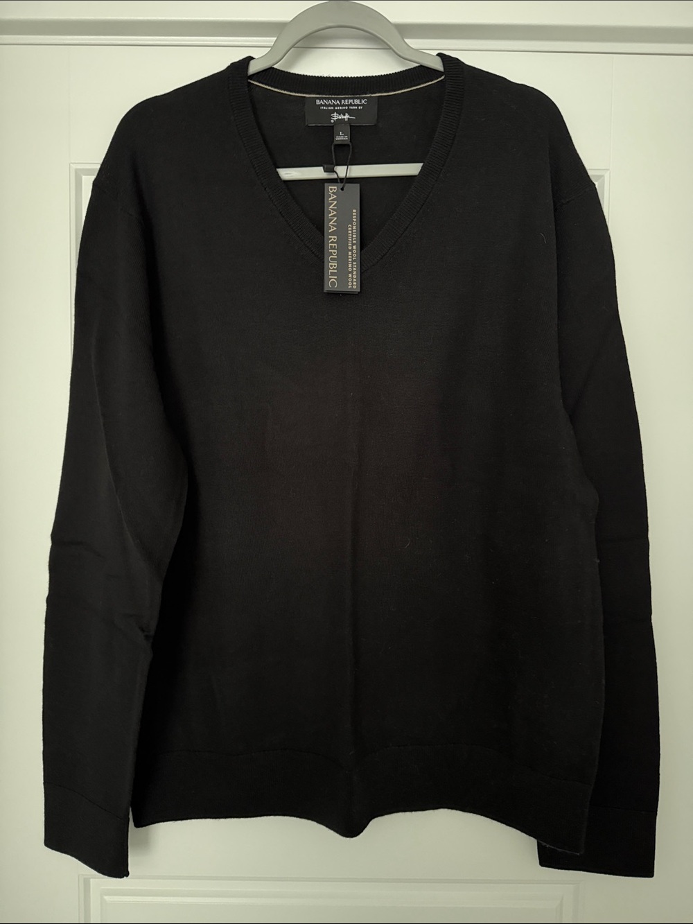 Banana Republic Men's Black V-Neck Sweater - Merino Wool - Size Large NEW